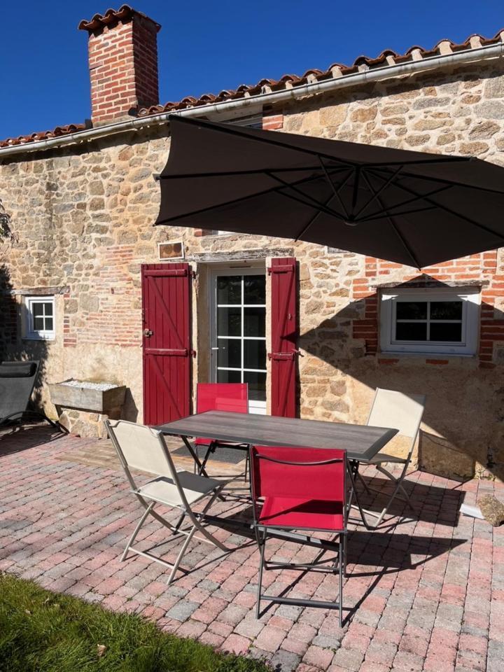 Appartement Pierres Apparentes Le Poire-sur-Vie Exterior photo